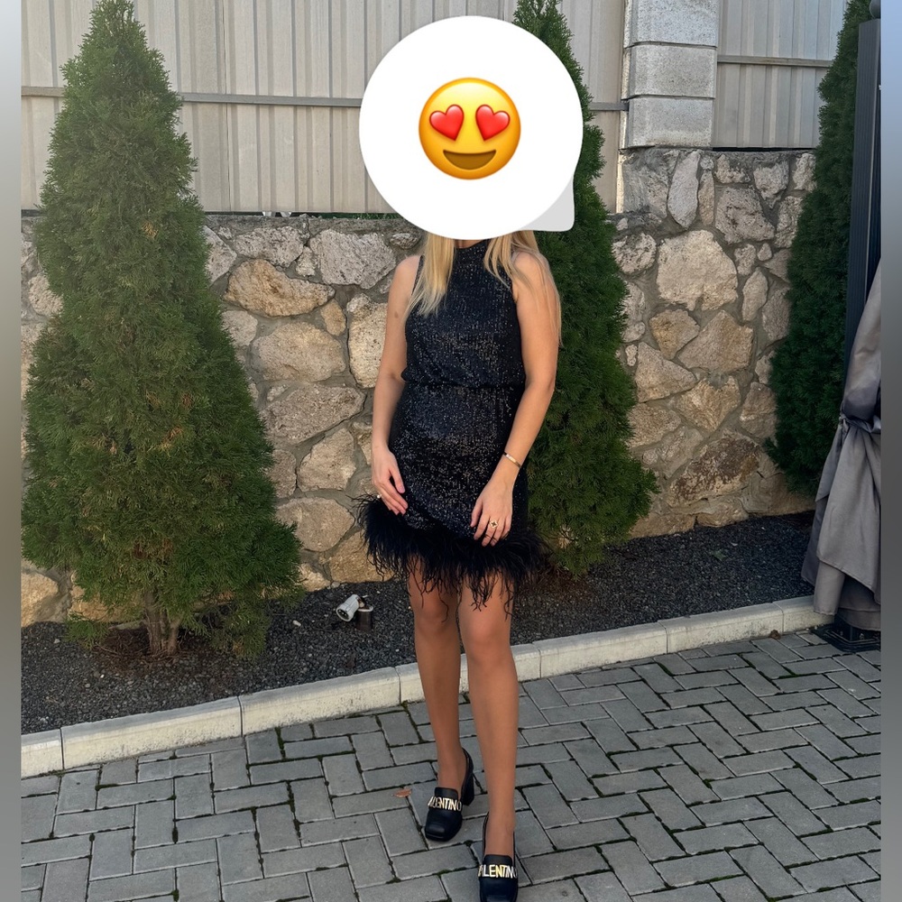Beautiful little black dress.